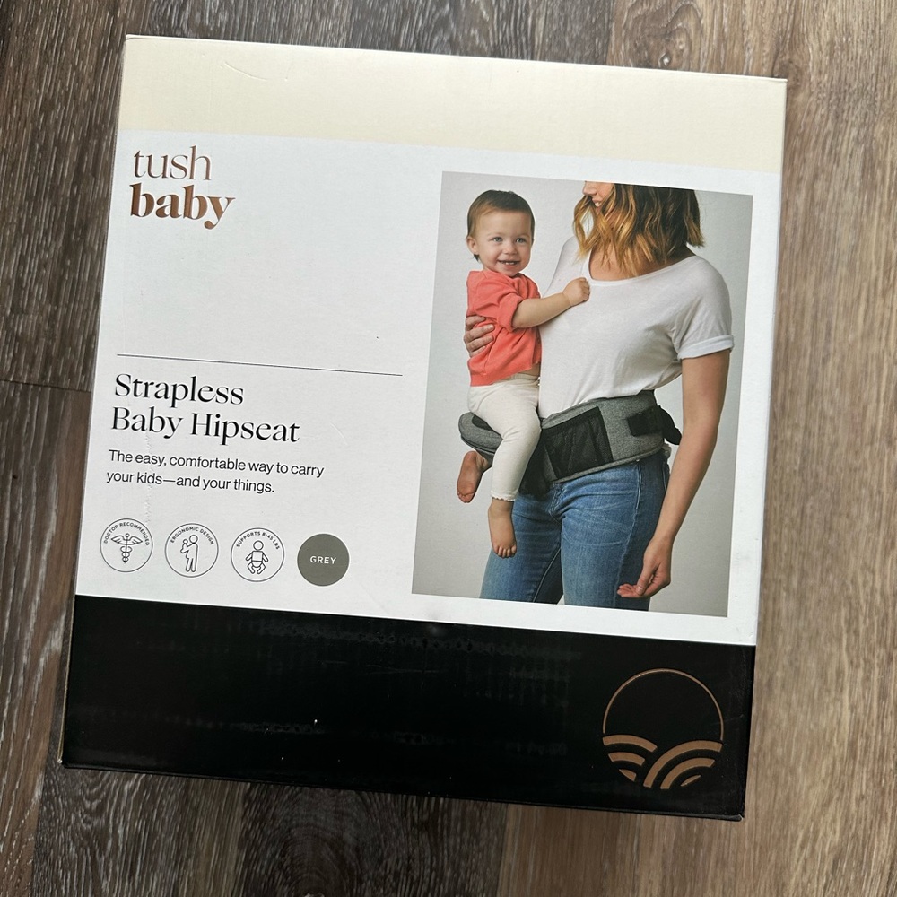 (NIB) Tush Baby- Grey